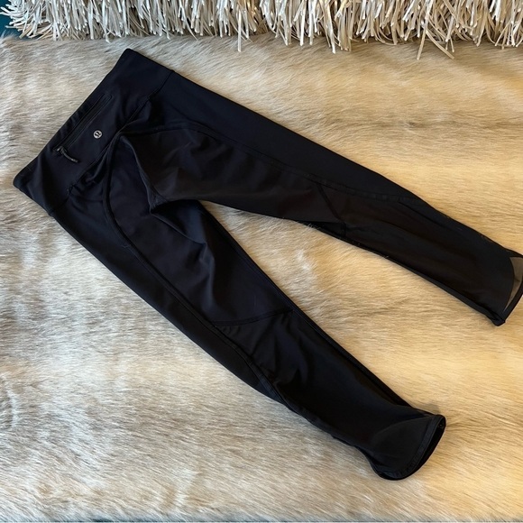 LULULEMON Black Cropped Sheer Panel Calves 2 Back Zipper Pocket Shape Shifting - Picture 1 of 10